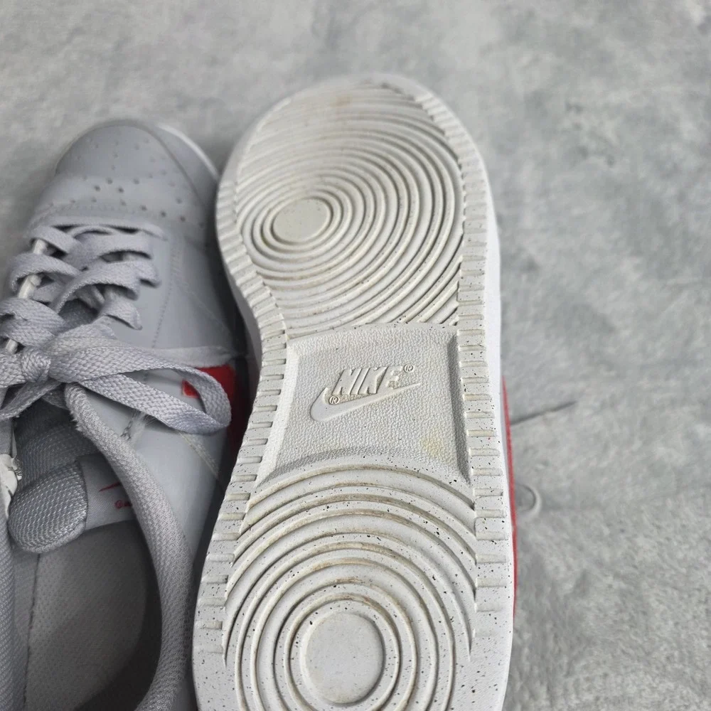 Nike Leather Upper Gray/Red Low Top Lace Up Athletic Sneakers Rubber Outsole